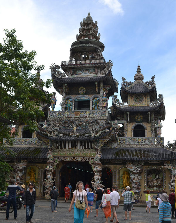 Độc đáo ngôi chùa lập 11 kỷ lục Việt Nam