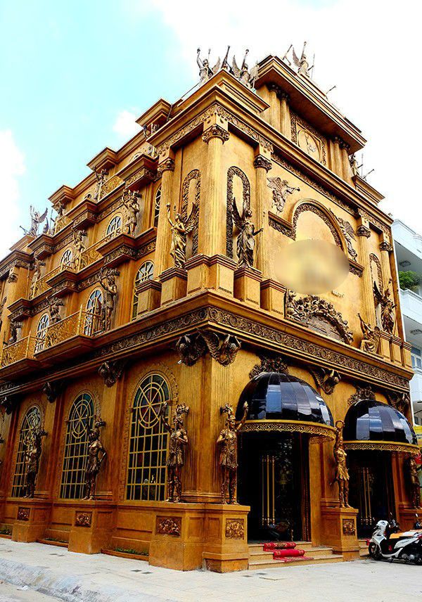 Ấn tượng tòa nhà phong cách Châu Âu giữa Sài Gòn